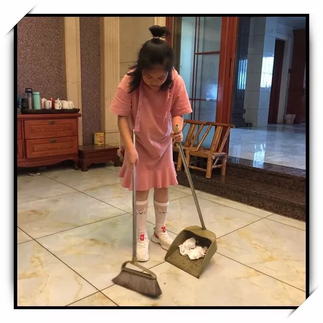 新劳动教育 暑期家务劳动拓展体验——以保洁为例，富阳家长的实践与孩子一起发现创造力